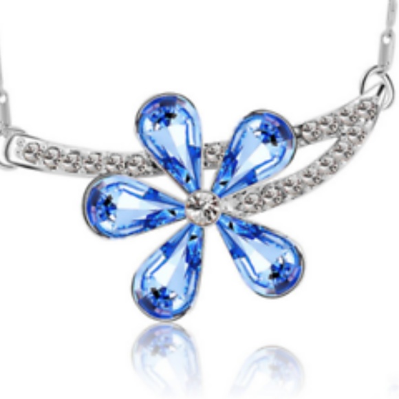 Bluetooth Crystal Flower Necklace - Picture 1 of 3